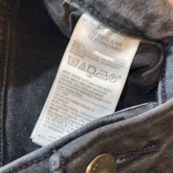 Old Navy Mid-Rise Rockstar Jeans - Picture 6 of 6